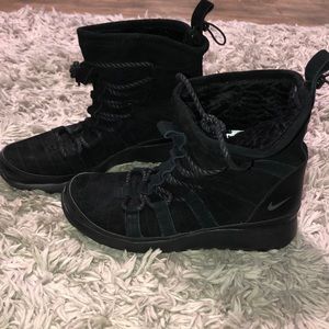 Women Nike Snow Boots size 9